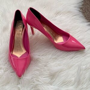 2011.Ted baker London Izbell pointed toe pump